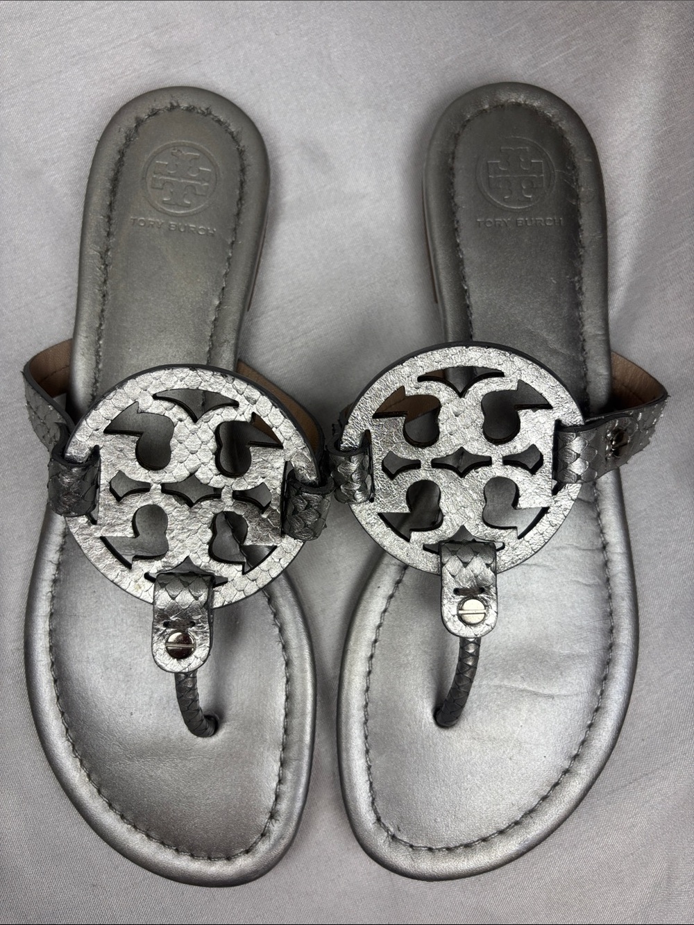 Tory Burch Miller Silver Metallic Logo Thong Sandals - Picture 2 of 11